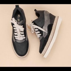 Platform black tennis shoes size 8